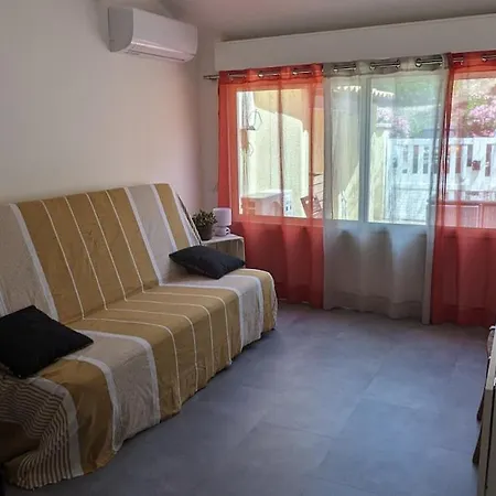 Prive Avec Entree Independante Apartman Saint-Raphaël